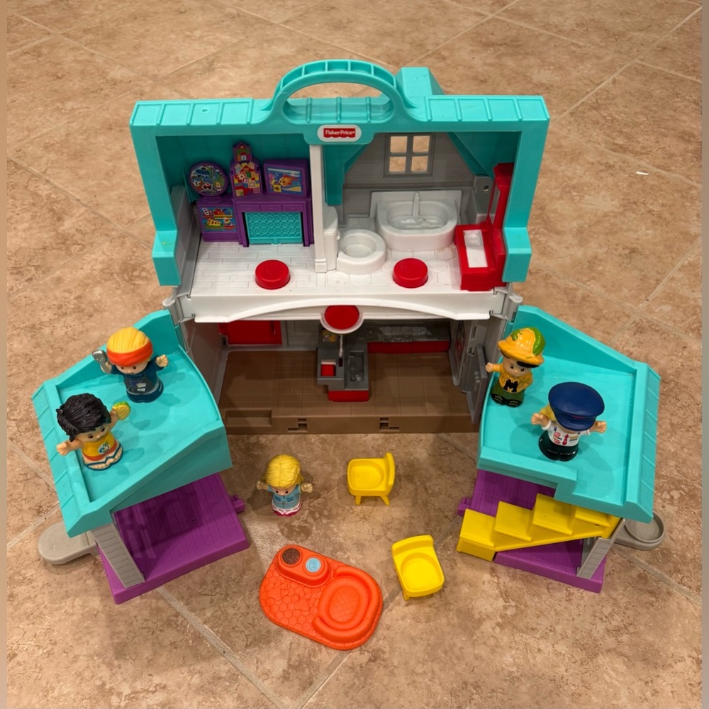 Fisher Price Little People Big Helpers play house home and people
